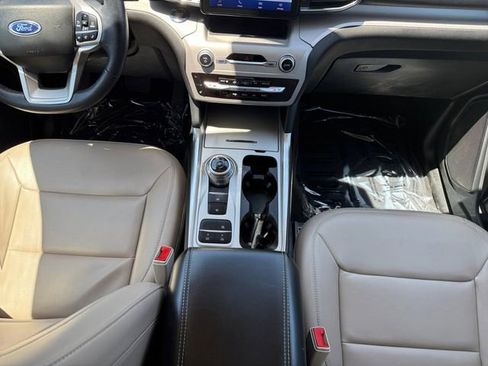 Used 2023 Ford Explorer XLT w/ Equipment Group 202A RWD image 5
