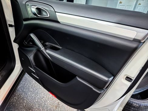 Used 2013 Porsche Cayenne Turbo w/ Premium Pkg Plus AWD/4WD image 27
