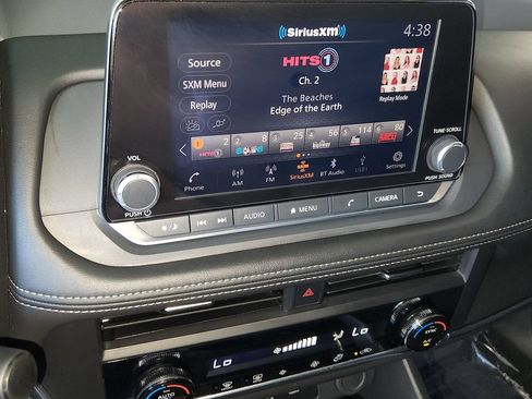 Used 2025 Nissan Rogue SV FWD image 18