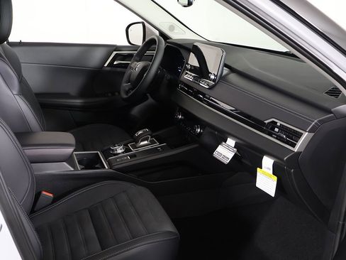 New 2025 Mitsubishi Outlander SE image 29