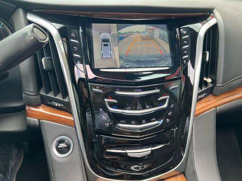 Used 2016 Cadillac Escalade ESV Luxury AWD/4WD image 23