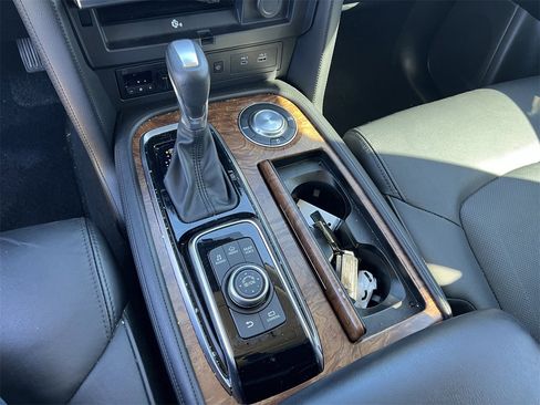 Used 2023 Nissan Armada SL w/ Captain's Chairs Package image 10