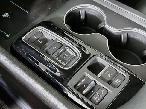 Certified 2025 Honda Pilot Touring image 20