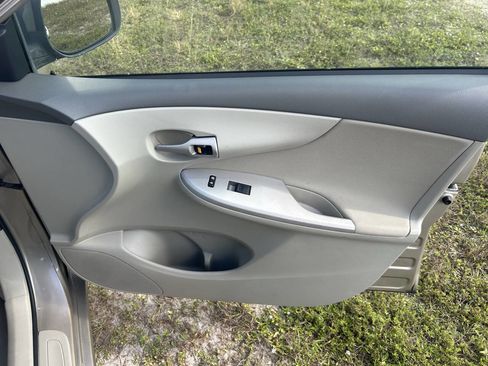 Used 2010 Toyota Corolla LE image 25