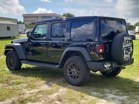 Used 2024 Jeep Wrangler Unlimited Sport AWD/4WD image 3