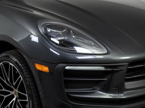 Used 2023 Porsche Macan AWD/4WD image 36