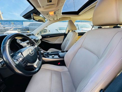 Used 2018 Lexus IS 300 image 12