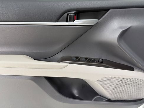 Used 2024 Toyota Camry SE w/ Convenience Package image 12