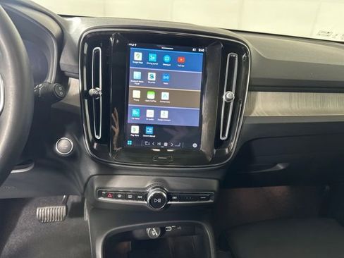 Used 2024 Volvo XC40 B5 Plus w/ Climate Package image 20