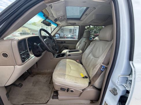 Used 2004 GMC Yukon XL SLT w/ Preferred Equipment Group image 2