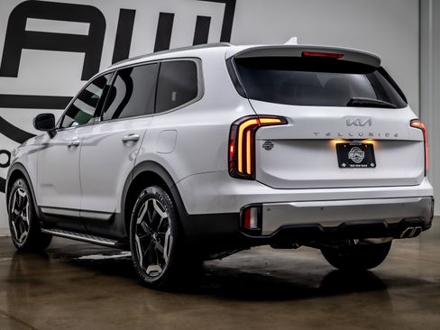 Used 2023 Kia Telluride EX w/ EX Captain's Chair Package FWD image 28