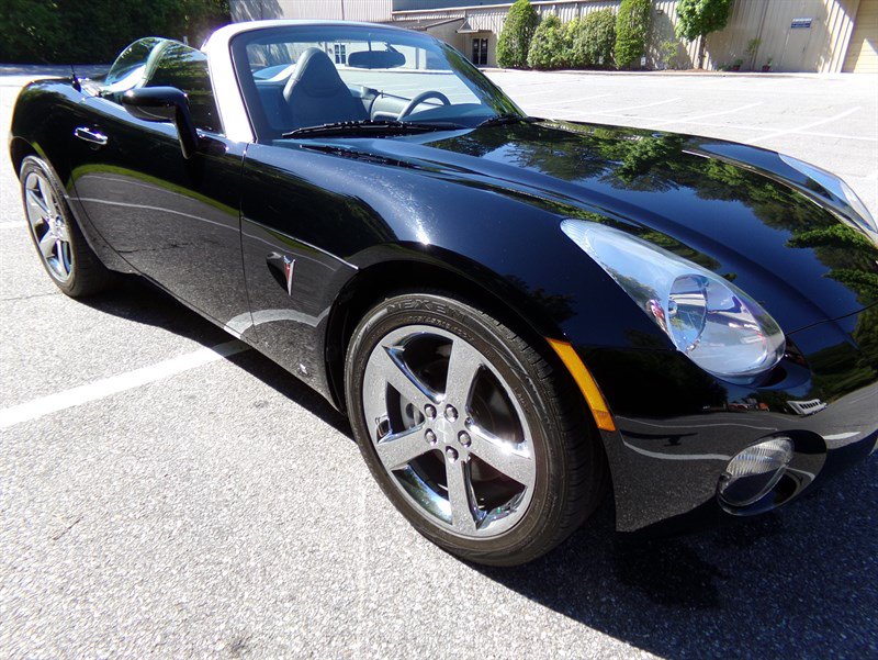 Used 2007 Pontiac Solstice Convertible w/ Premium Package RWD image 4