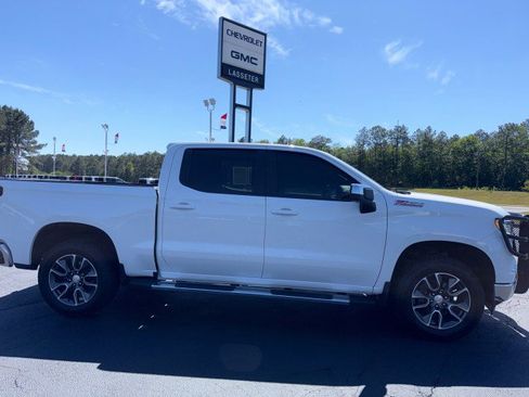 Used 2023 Chevrolet Silverado 1500 LT AWD/4WD image 2