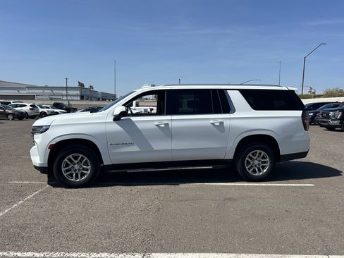 Used 2023 Chevrolet Suburban LT AWD/4WD image 2