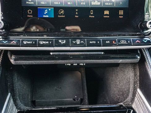 Used 2023 Jeep Wagoneer Series II image 39