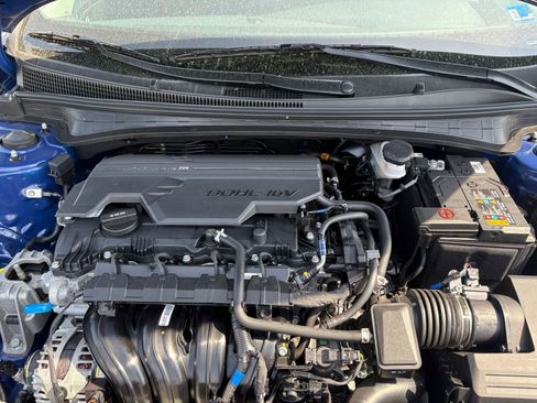 Used 2025 Hyundai Elantra SEL image 33