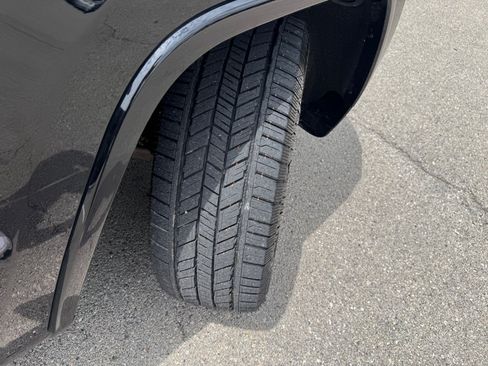 Used 2019 Jeep Grand Cherokee Altitude AWD/4WD image 10