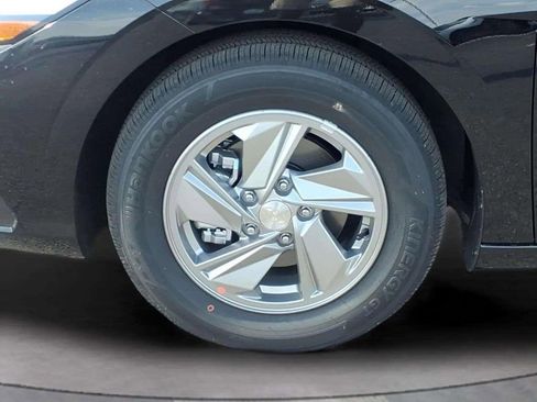 New 2026 Hyundai Elantra SE FWD image 9