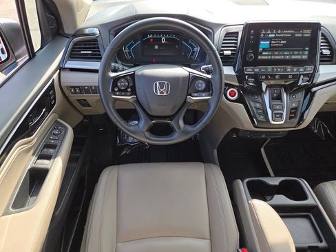 Used 2024 Honda Odyssey Touring image 5