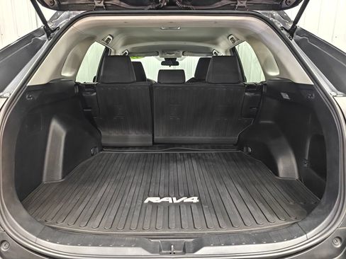 Used 2019 Toyota RAV4 LE w/ All Weather Liner Package AWD/4WD image 25