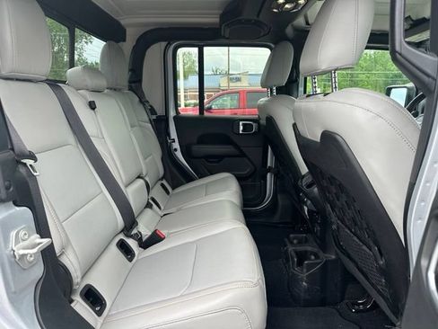 Used 2023 Jeep Gladiator Mojave w/ LED Lighting Group AWD/4WD image 11