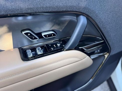 Used 2024 Land Rover Range Rover Sport SE AWD/4WD image 13