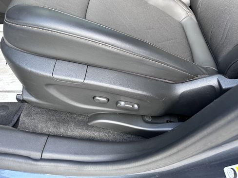 Used 2022 Chevrolet Trax LT w/ LT Convenience Package image 14