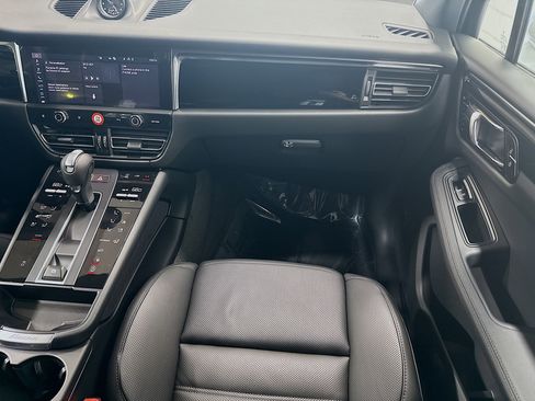 Certified 2026 Porsche Macan image 18
