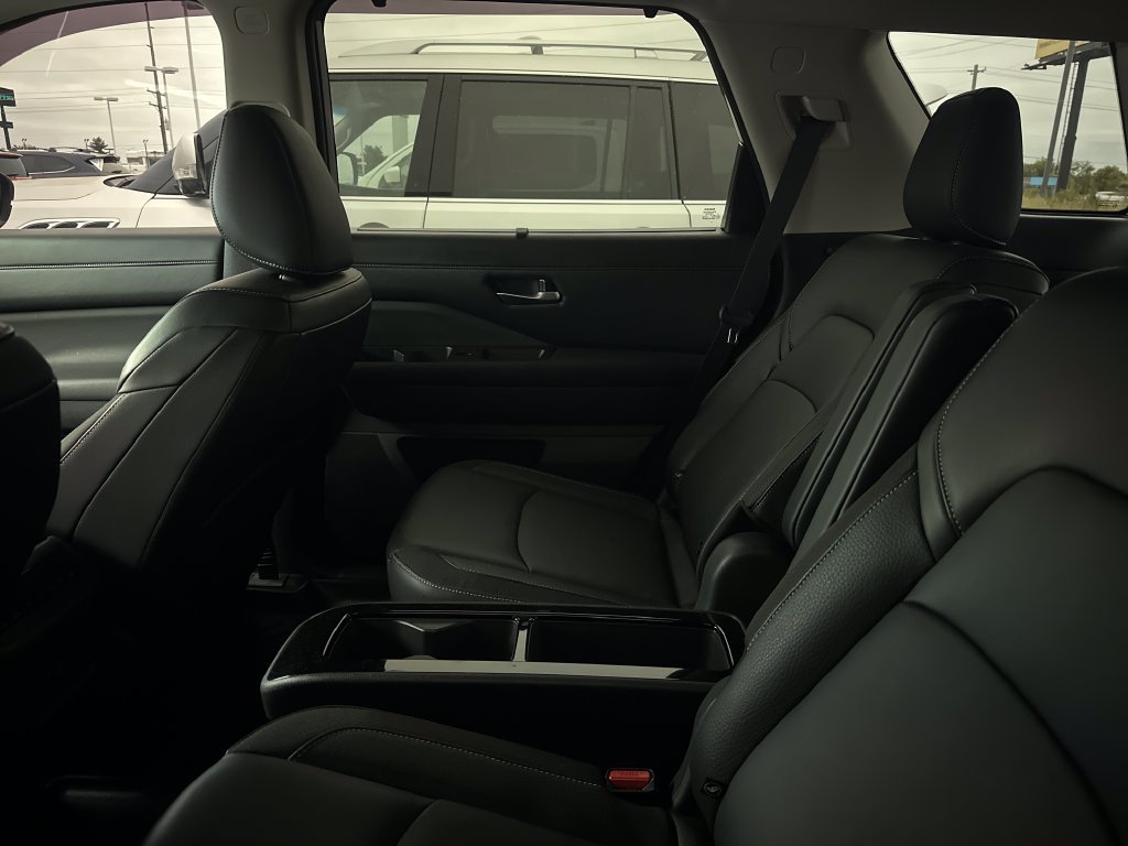 Certified 2024 Nissan Pathfinder SL w/ SL Premium Package FWD image 5