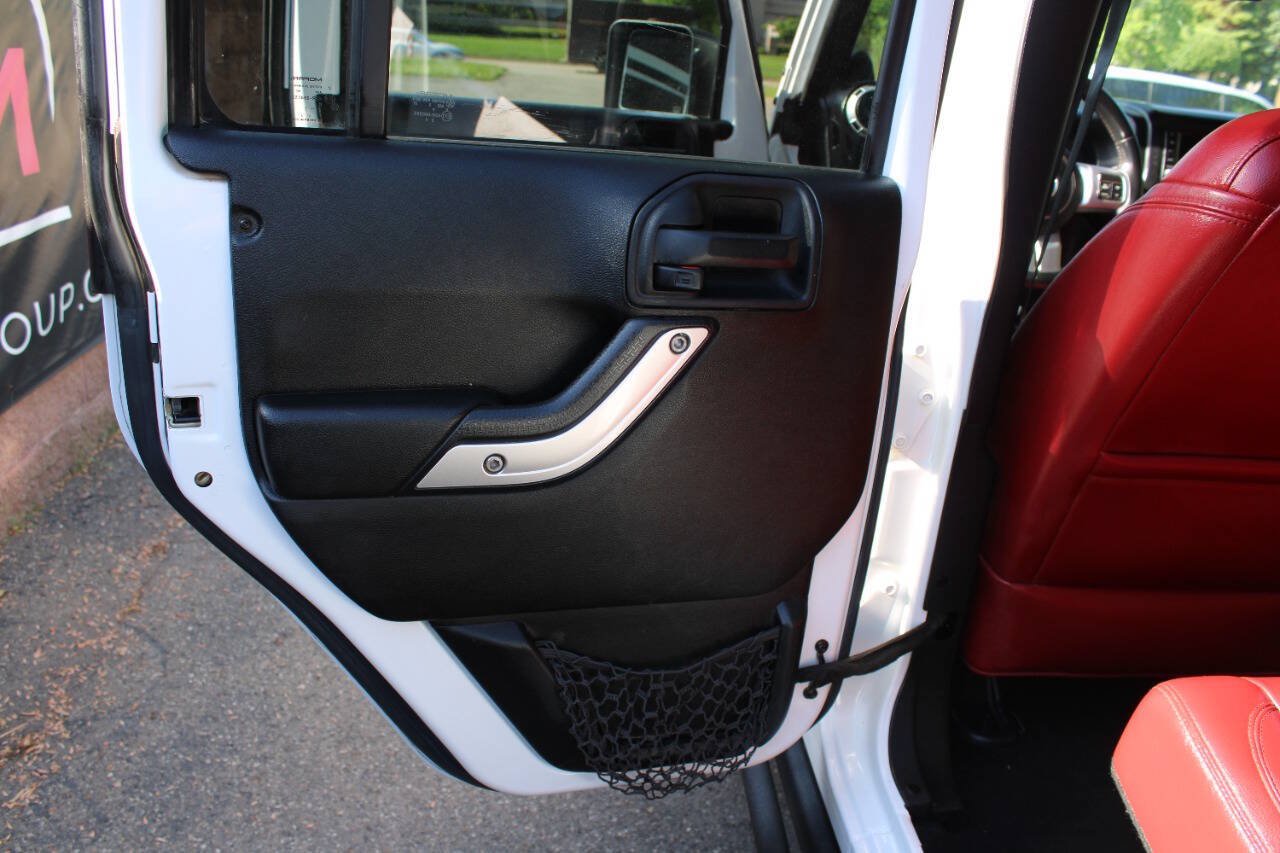 Used 2013 Jeep Wrangler Unlimited Rubicon AWD/4WD image 29