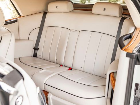 Used 2015 Rolls-Royce Phantom Drophead Coupe image 8