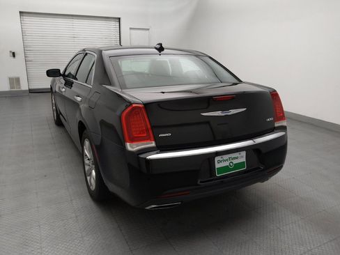 Used 2018 Chrysler 300 Limited AWD/4WD image 6