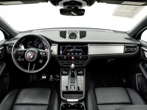 Certified 2026 Porsche Macan AWD/4WD image 24