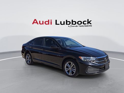 Used 2024 Volkswagen Jetta SE image 2