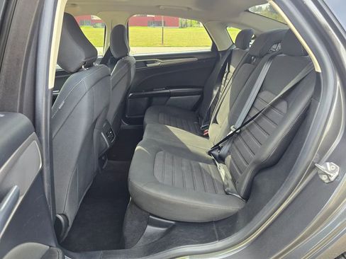 Used 2020 Ford Fusion SE FWD image 14