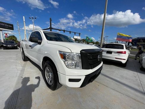 Used 2022 Nissan Titan S RWD image 3