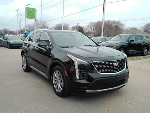 Used 2019 Cadillac XT4 Premium Luxury image 4