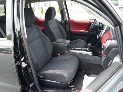 Used 2022 Toyota Tacoma SR5 RWD image 12