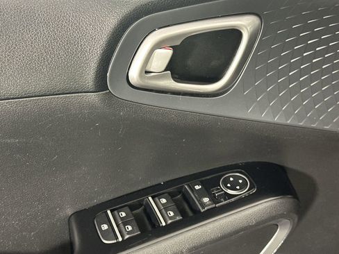 Used 2020 Kia Soul EX image 17