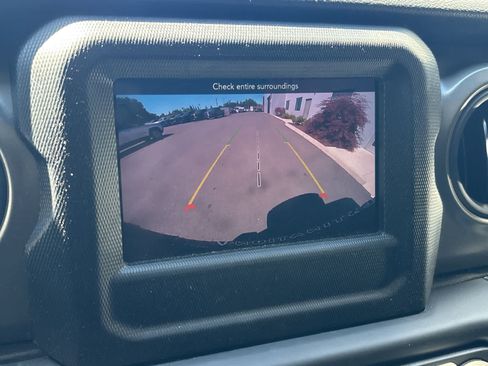 Used 2023 Jeep Wrangler Unlimited AWD/4WD image 17