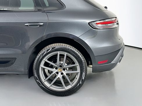 Certified 2025 Porsche Macan image 12