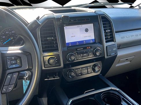 Used 2022 Ford F350 XLT w/ XLT Premium Package image 4