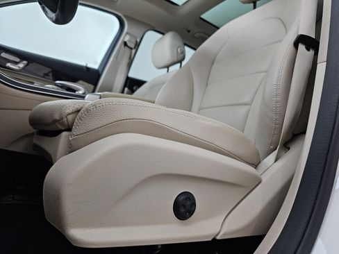 Used 2018 Mercedes-Benz GLC 300 4MATIC image 11