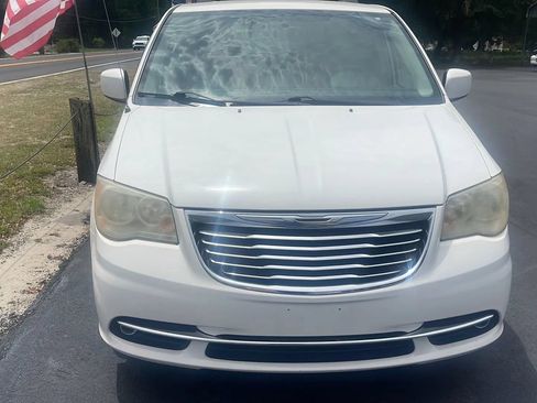 Used 2013 Chrysler Town & Country Touring FWD image 5