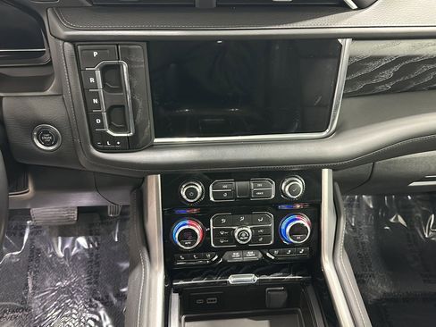 Used 2024 GMC Yukon XL Denali w/ Denali Reserve Package image 10