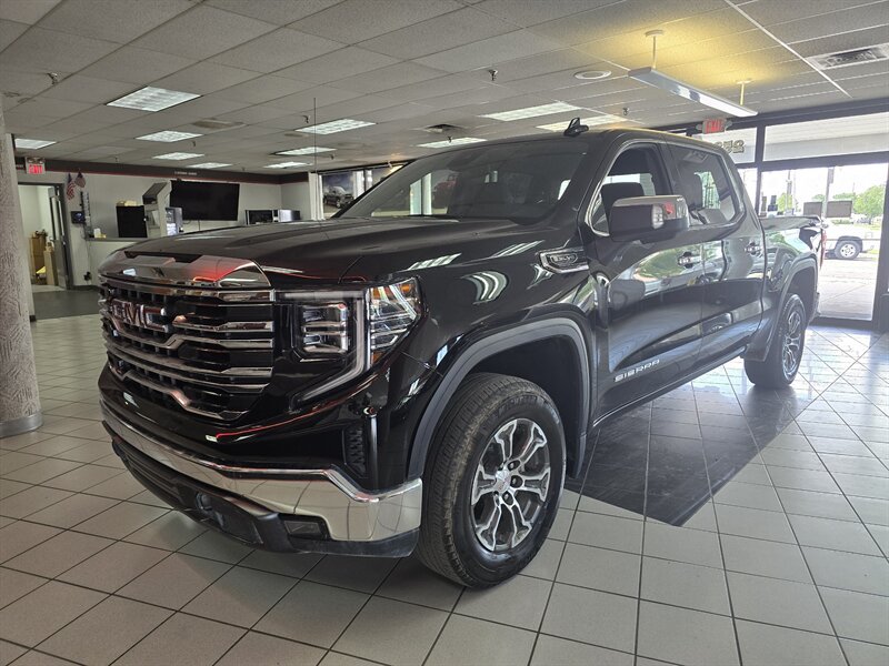 Used 2025 GMC Sierra 1500 SLT AWD/4WD image 1