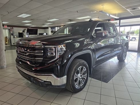 Used 2025 GMC Sierra 1500 SLT AWD/4WD image 1