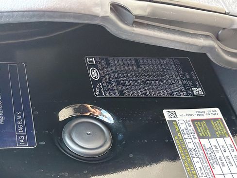 New 2026 Land Rover Range Rover Velar Dynamic SE image 43