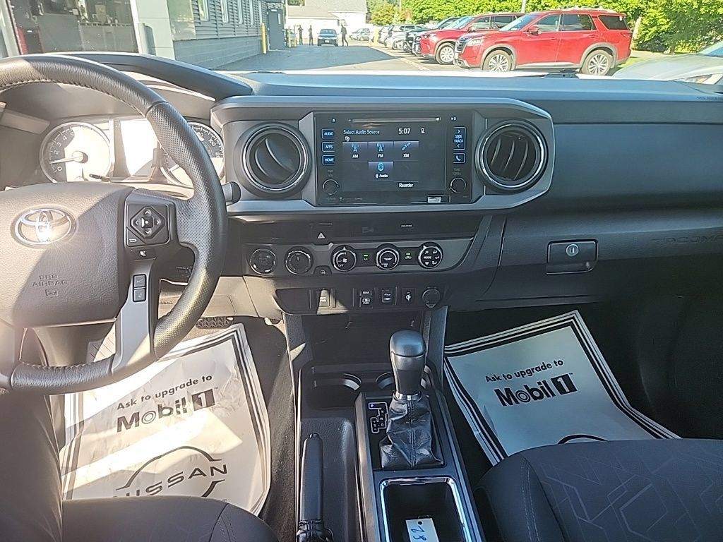 Used 2018 Toyota Tacoma TRD Off-Road AWD/4WD image 17