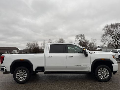 Used 2021 GMC Sierra 3500 Denali w/ Denali Ultimate Package image 2